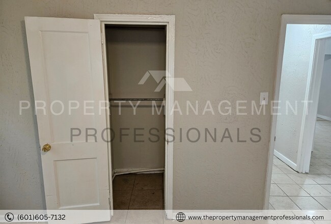 Building Photo - 140 Neatherwood Dr