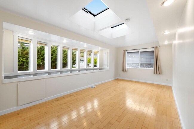 Building Photo - 714 Rockaway Beach Ave