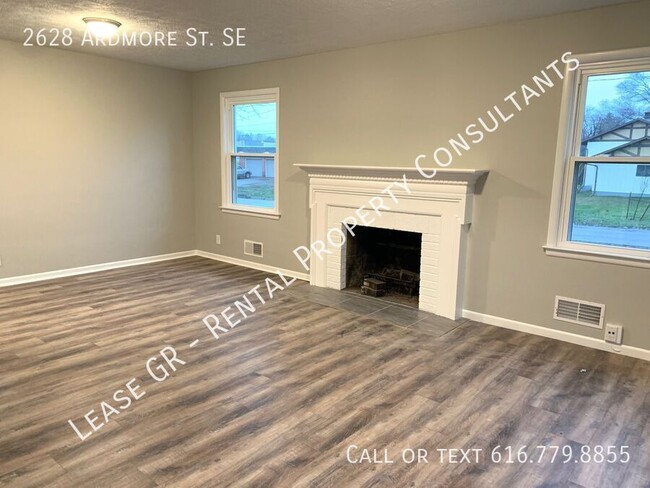 Building Photo - Updated Four Bedroom Home Within Walking D...