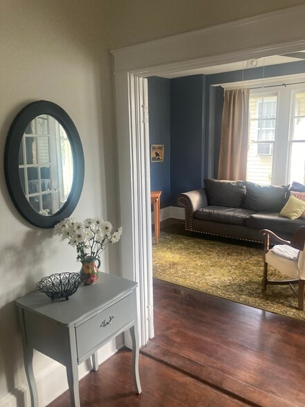 Building Photo - 1401 Grace St