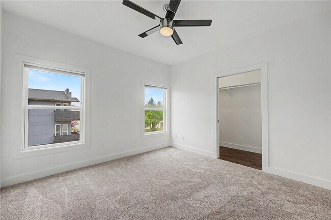 Building Photo - 644 SW B St