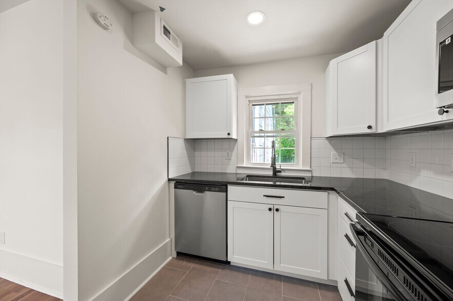 Building Photo - 1407 Clover St NW