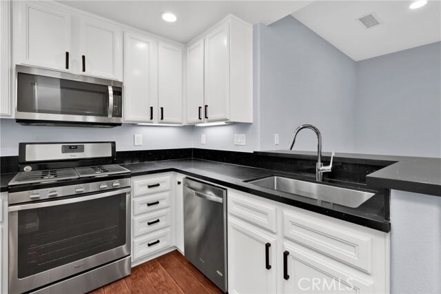 Building Photo - 318 Dewdrop