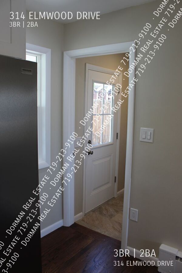 Building Photo - 314 Elmwood Dr