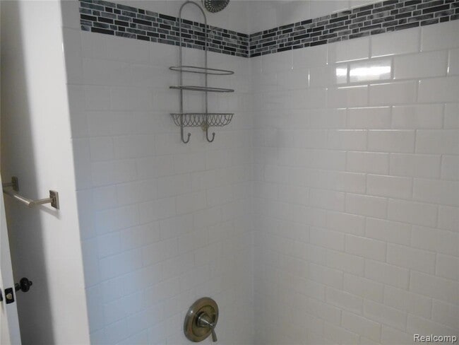 Building Photo - 1440 W Elmwood Ave