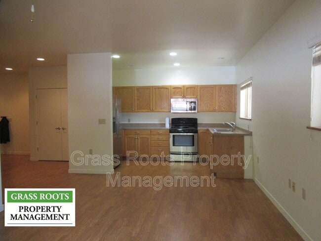 Building Photo - 13281 Bitney Springs Rd