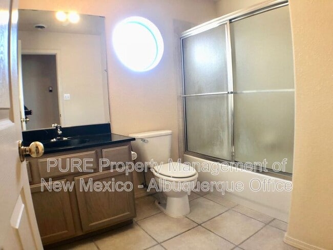 Building Photo - 4905 Kingsway Dr