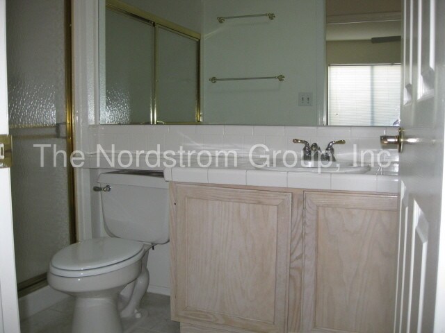 Building Photo - 877 W Annandale Way