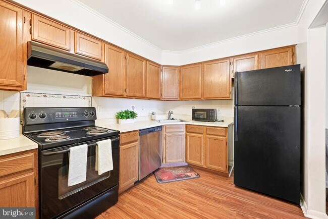 Building Photo - 8792 Grasmere Ct
