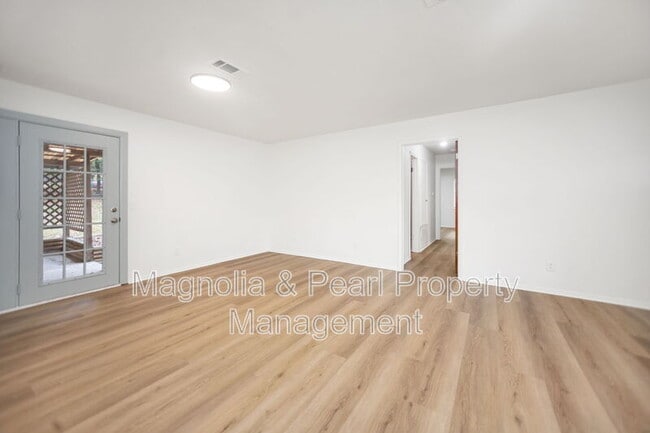 Building Photo - 207 Westwood Pl