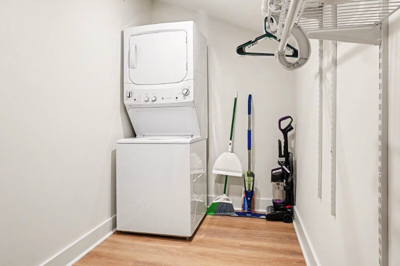 Building Photo - 625 Semaht St