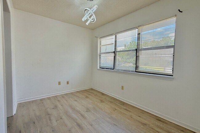 Building Photo - AVAILABLE END OF AUGUST 2026! (No pets preferred)