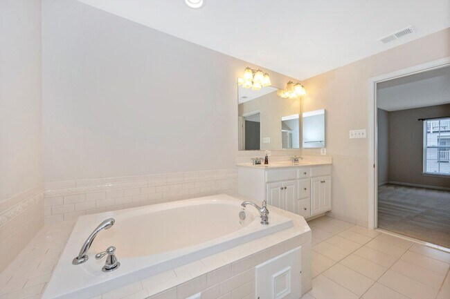 Building Photo - Desirable Two Level Condo For Lease - Not Pet Friendly