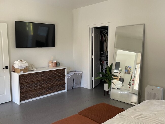 Building Photo - PRIVATE POOL, ADORABLE 3 Bedroom/2 Bath in Dobson Place