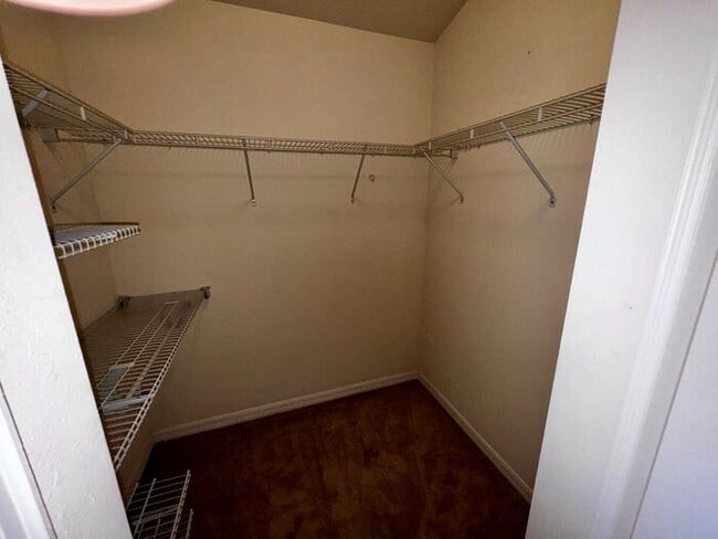 Building Photo - Timber Isle 4 bedroom home 2 bath home on a corner lot with New Kitchen Appliances!