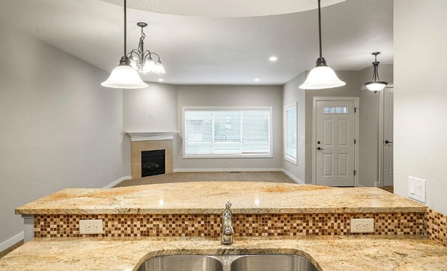 Building Photo - 1/2 OFF FIRST MONTH RENT! Beautiful and Spacious Single Family Condo in Fantastic NE Salem Location