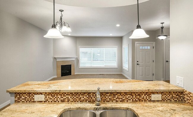 Building Photo - Beautiful and Spacious Single Family Condo...