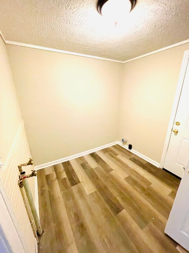 Building Photo - ** 3 Bed 2 Bath located in Capitol Heights...