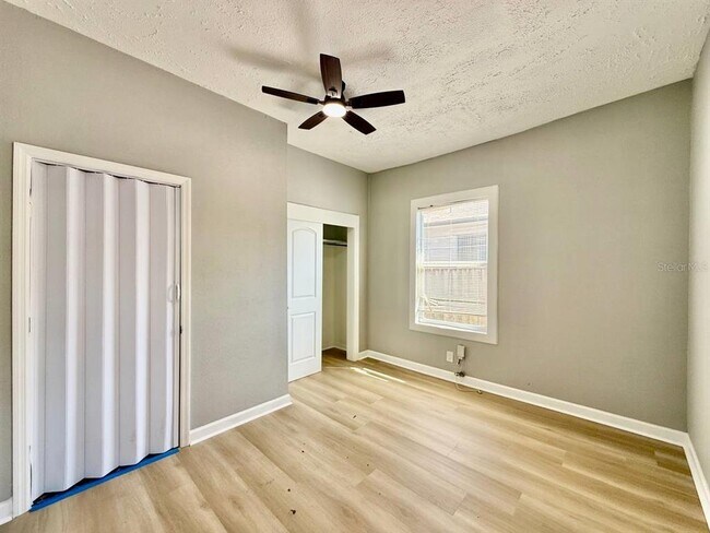 Building Photo - 1216 E 24th Ave