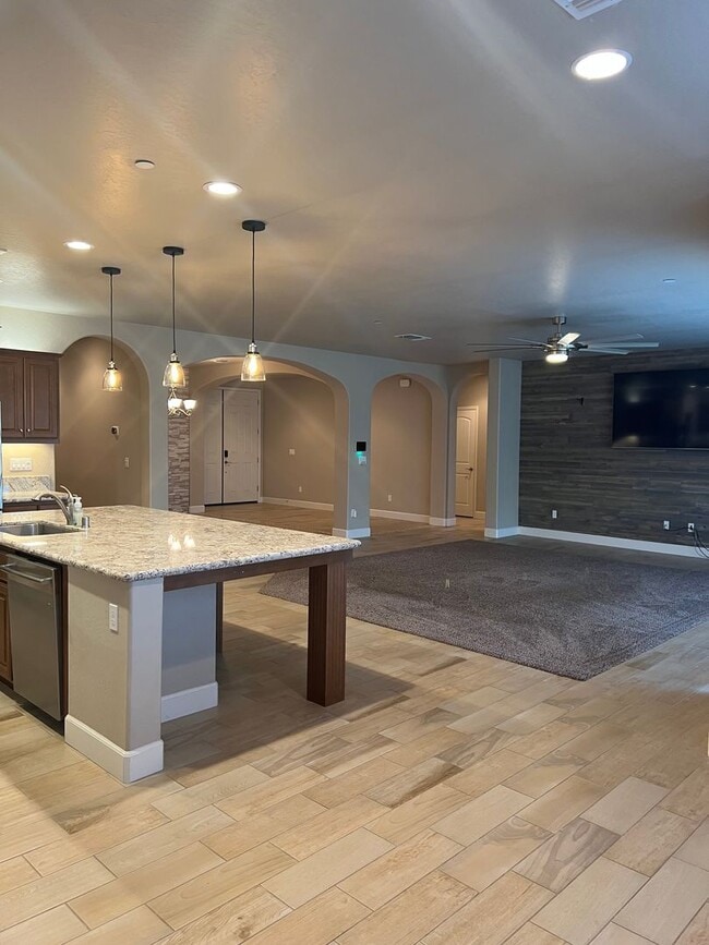 Building Photo - Charming 3 bedroom 2 bathroom with an office, located in Quail Run