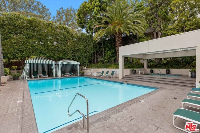 Building Photo - 1131 Alta Loma Rd