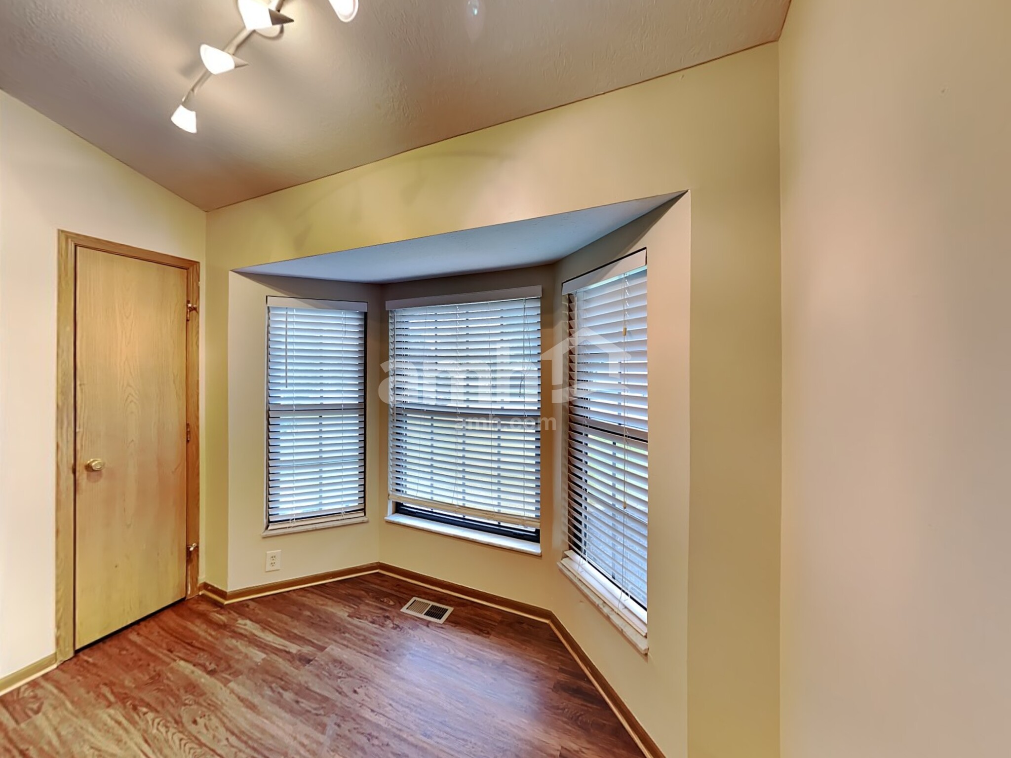 Building Photo - 6948 Kinston Dr