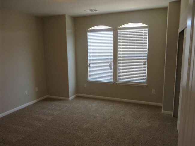 Building Photo - 13400 Briarwick Dr
