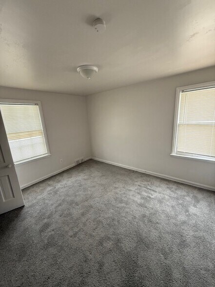 Building Photo - 15082 Rochelle St