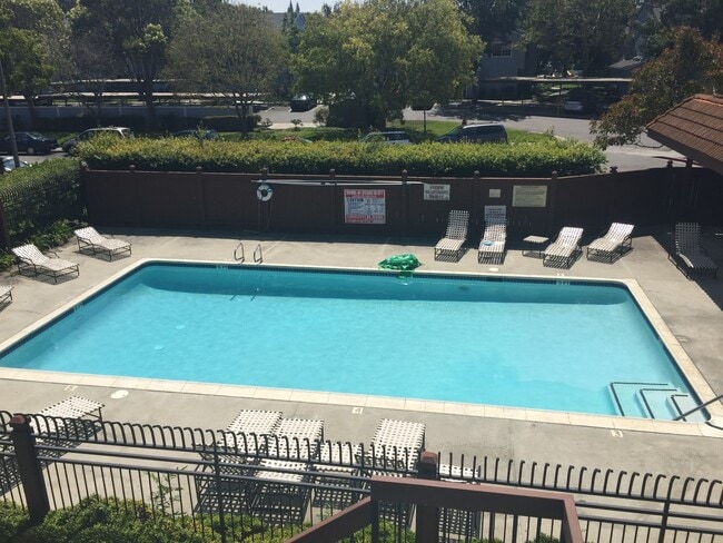 Building Photo - Spacious 3 Bed 2 Bath Condo in Sunnyvale N...