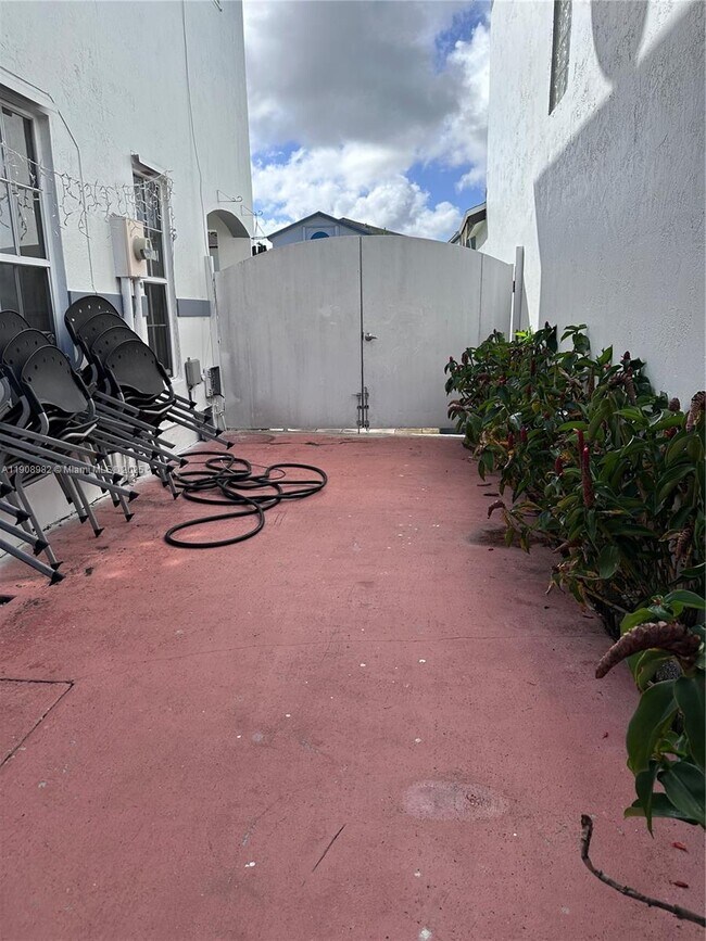 Building Photo - 16215 SW 139th Ct