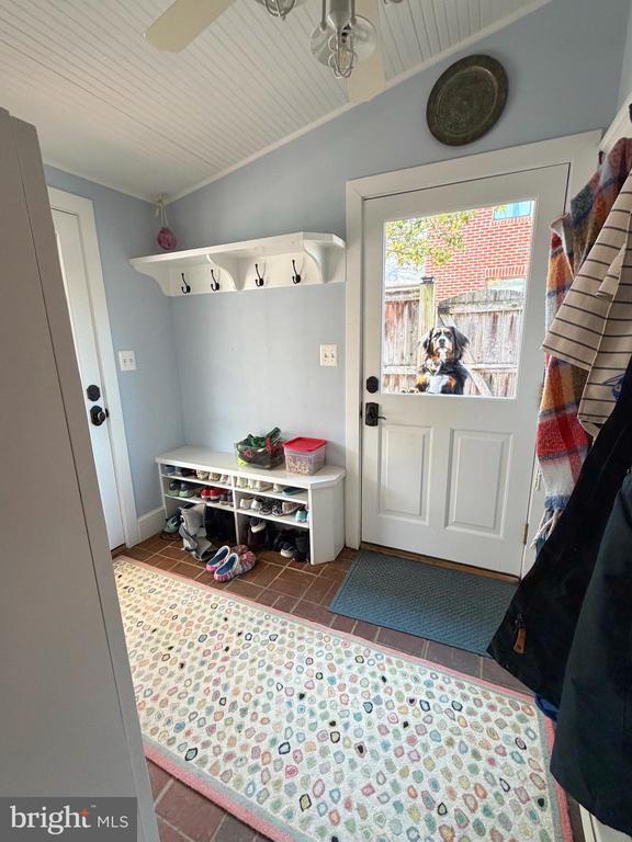 Building Photo - 12 W Oak St