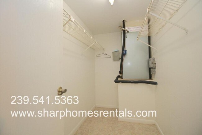 Building Photo - 4516 SW 10th Ave