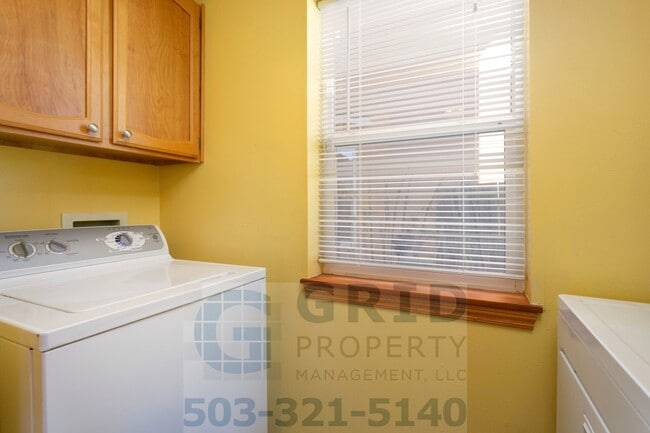 Building Photo - Charming 3 Bedroom Craftsman - Located near Mississippi Avenue!