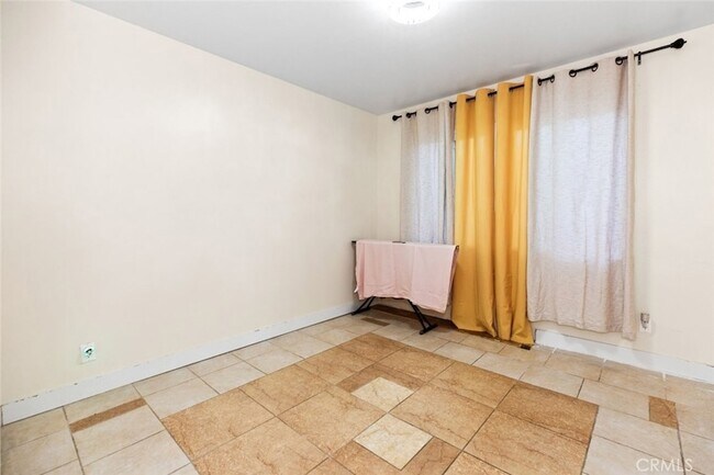 Building Photo - 11377 Gaynor Ave