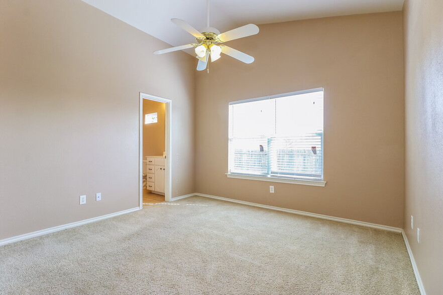 Building Photo - 6440 Regina Dr