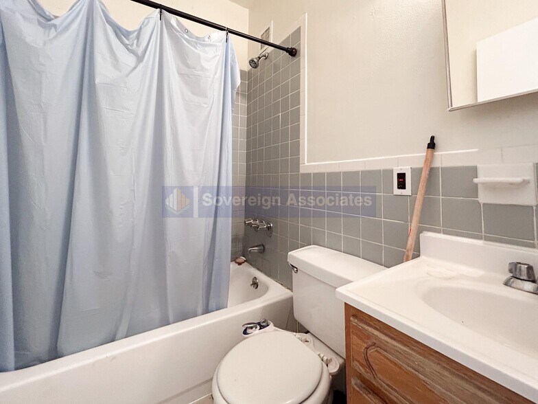 Building Photo - 243 W 116th St