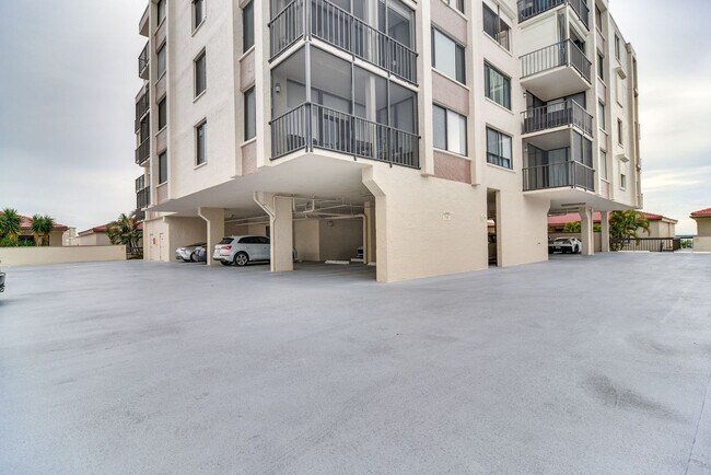 Building Photo - 6158 Palma Del Mar Blvd S