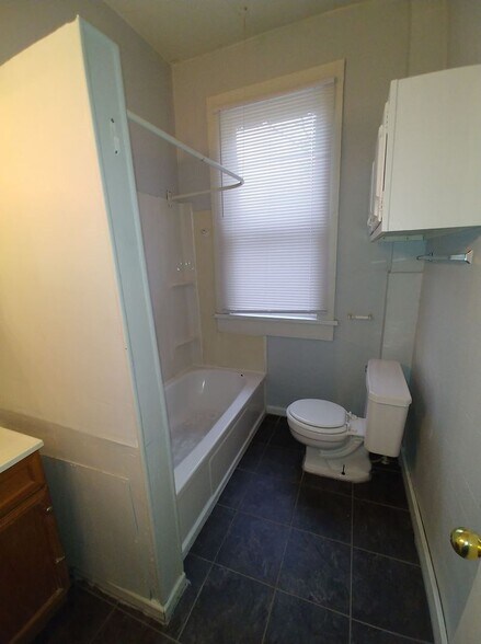 Building Photo - 911 N 9th St Rd