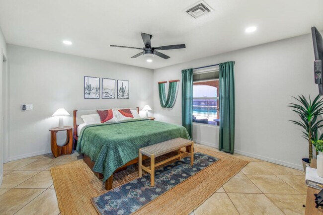 Building Photo - 1800 Burgundy Dr