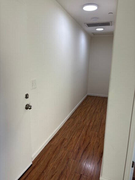 Building Photo - 801 Myrtle Ave