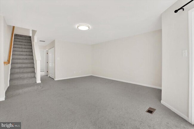 Building Photo - 43539 Kiplington Square