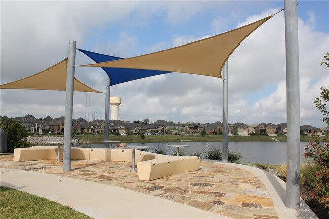 Building Photo - 400 Blue Waterleaf Ln