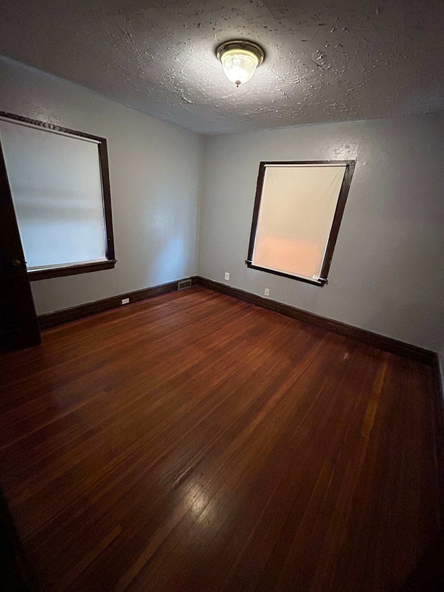 Building Photo - 1140 Plymouth Ave S