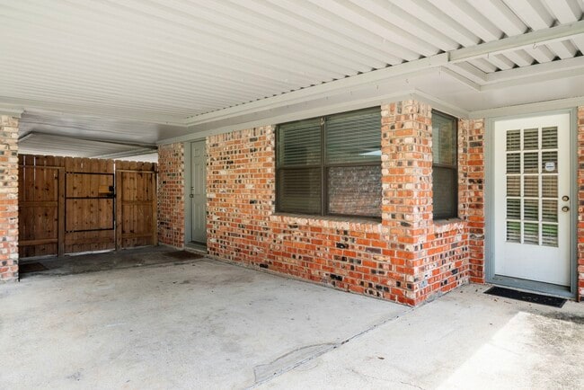 Building Photo - 10139 Knoboak Dr