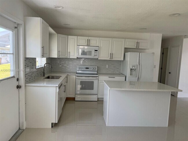Building Photo - 145 NW 41st Ct