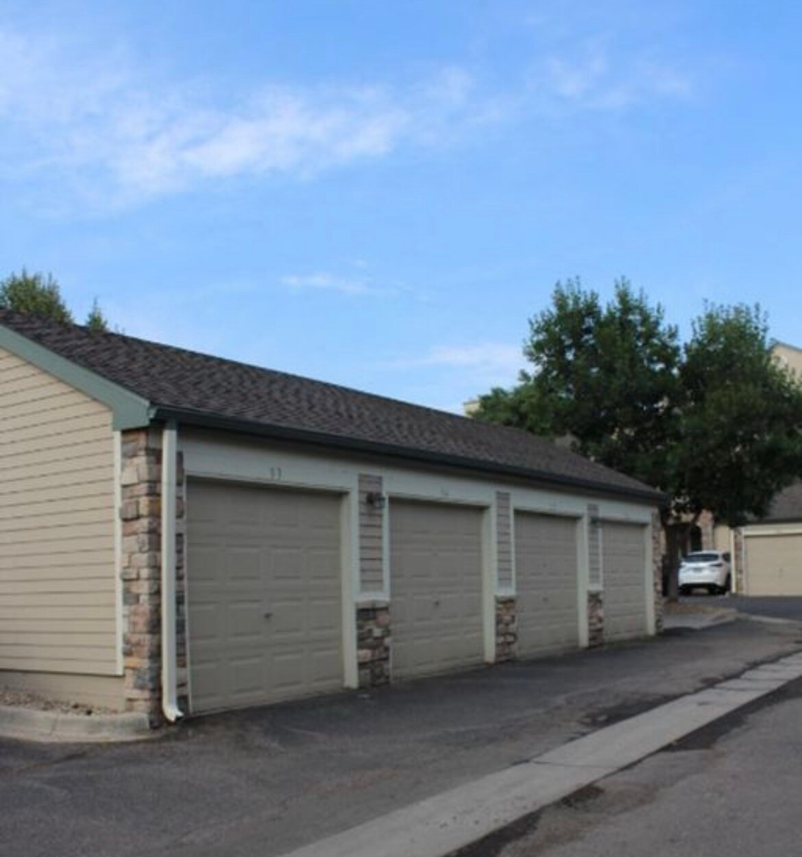 Building Photo - 9390 W Chatfield Pl