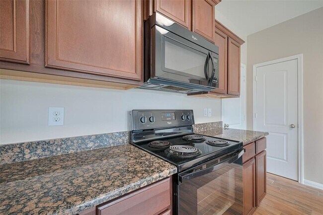 Building Photo - 5123 Oak Briar Ln