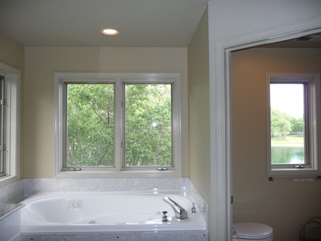 Building Photo - 2704 Cherry Hills Dr