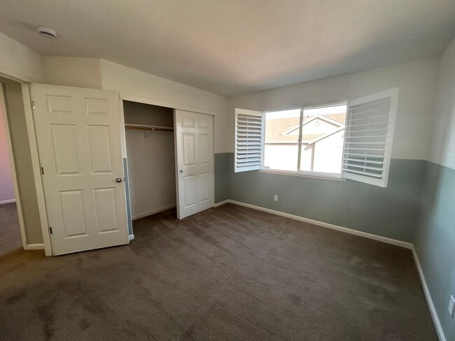 Building Photo - 212 Riverbend Ln