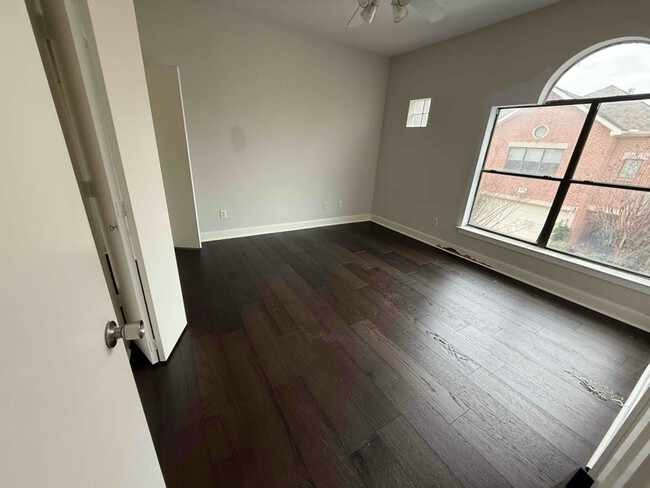 Building Photo - 9801 Riddlelink Ln
